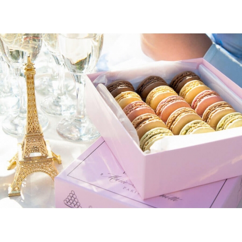 Набор макаруны в коробке "Bonjour de Paris"